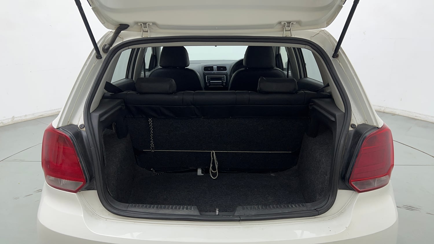 Used 2018 Volkswagen Polo Comfortline 1.0L (P) Petrol Manual interior DICKY INSIDE VIEW
