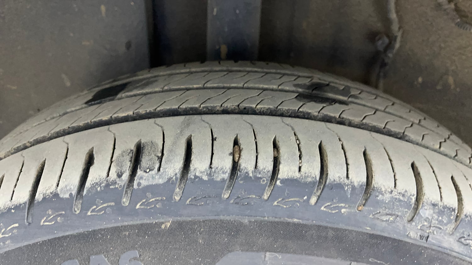 Used 2024 Tata Altroz XZA Plus (S) Lux Petrol Petrol Automatic tyres RIGHT REAR TYRE TREAD VIEW