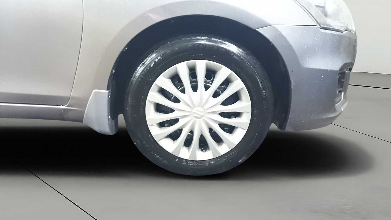 Used 2017 Maruti Suzuki Ciaz Delta 1.4 MT Petrol Manual tyres RIGHT FRONT TYRE RIM VIEW