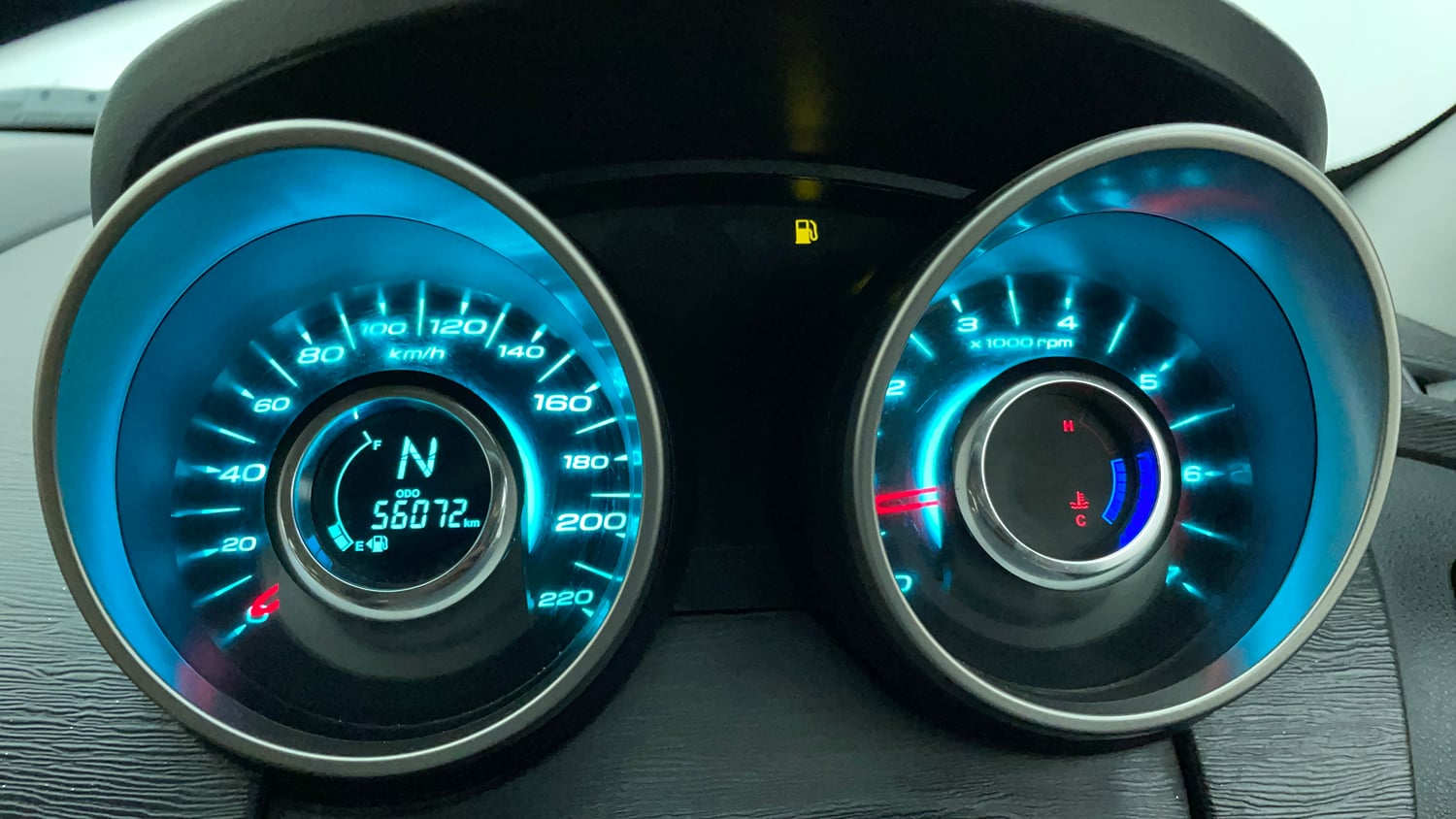 Used 2019 Mahindra XUV500 W7 Diesel Manual interior CLUSTERMETER VIEW