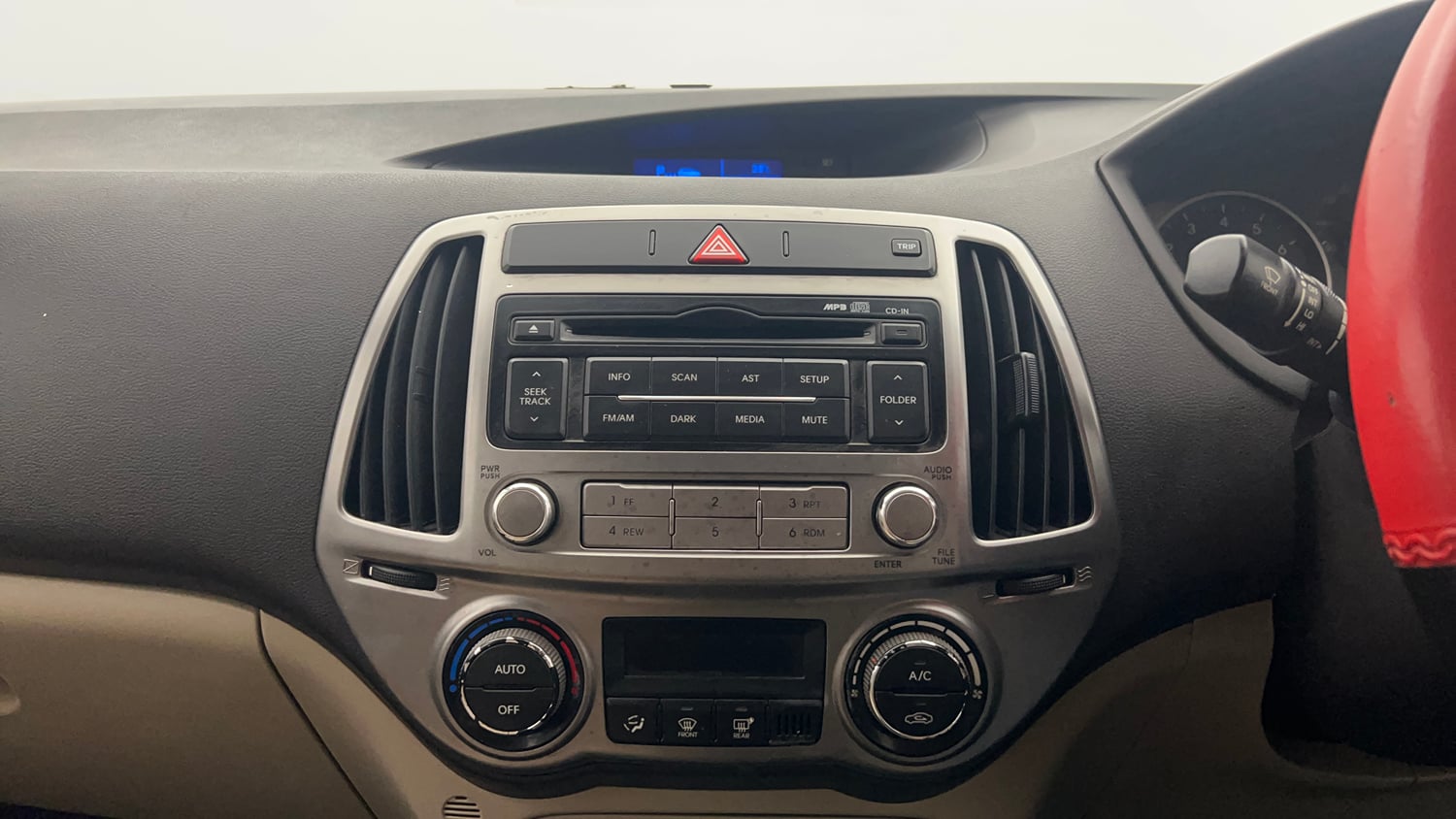 Used 2013 Hyundai i20 Magna (O) 1.2 Petrol Manual interior MUSIC SYSTEM & AC CONTROL VIEW