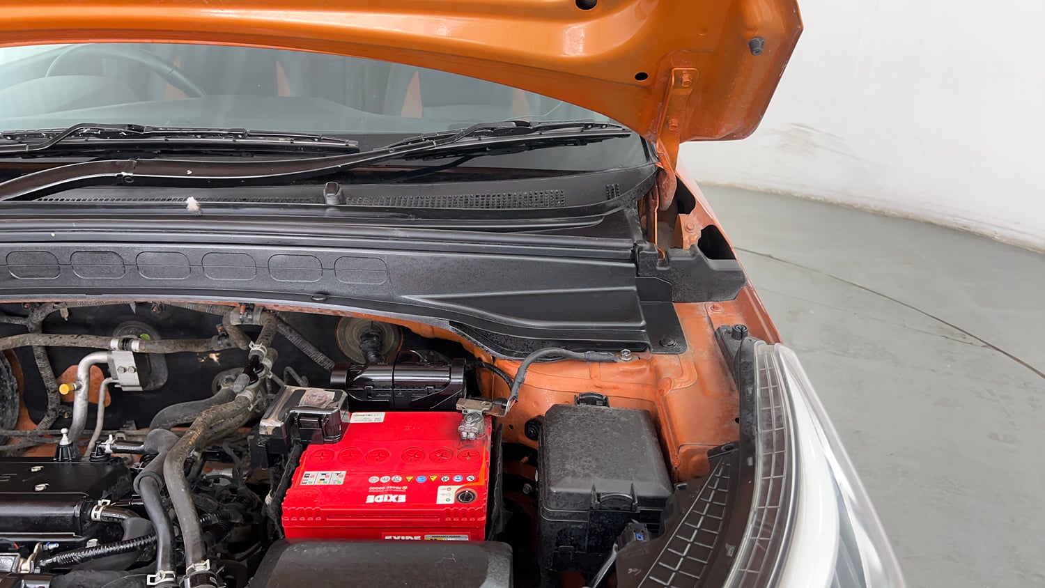 Used 2018 Hyundai Creta SX 1.6 AT Petrol Petrol Automatic engine ENGINE LEFT SIDE HINGE & APRON VIEW
