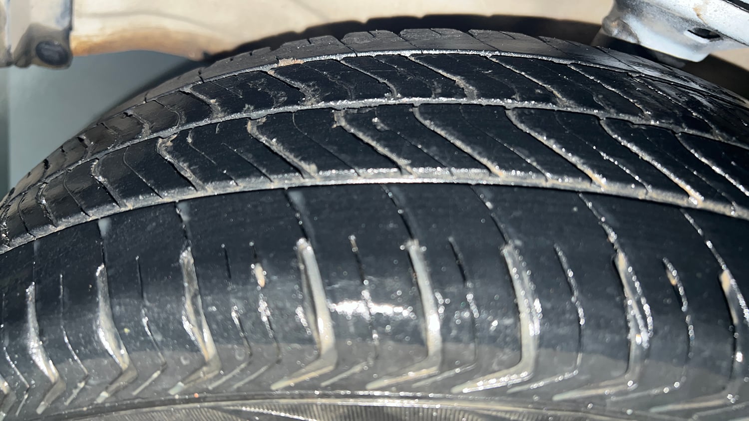 Used 2017 Maruti Suzuki Wagon R 1.0 VXI Petrol + CNG (Outside Fitted) Cng Manual tyres LEFT FRONT TYRE TREAD VIEW