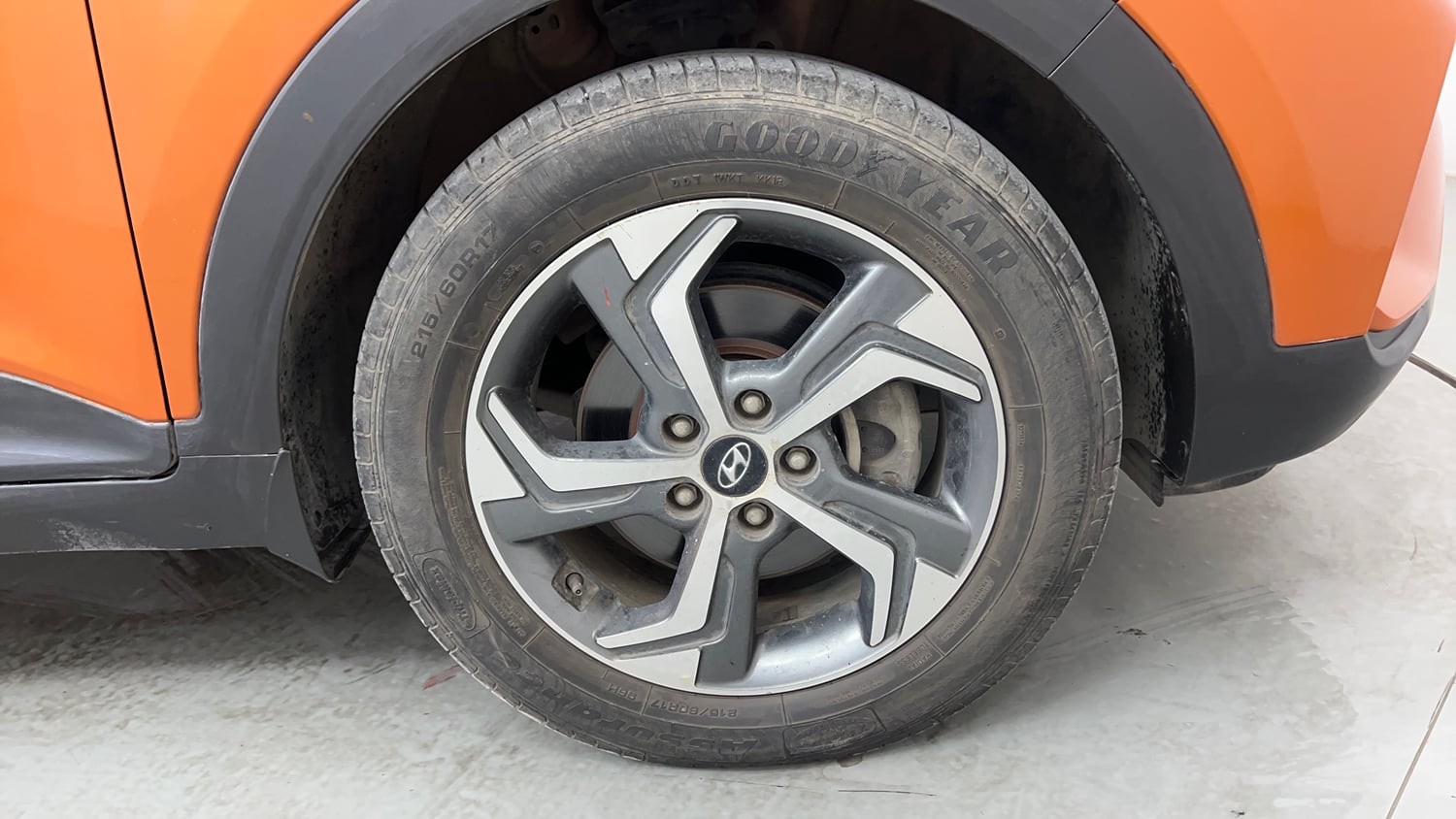 Used 2018 Hyundai Creta SX 1.6 AT Petrol Petrol Automatic tyres RIGHT FRONT TYRE RIM VIEW