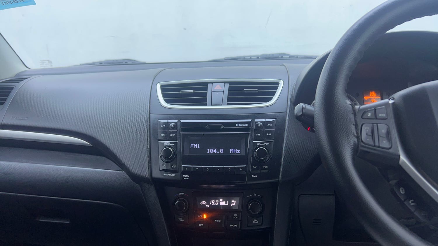 Used 2017 Maruti Suzuki Swift ZXi Petrol Manual interior MUSIC SYSTEM & AC CONTROL VIEW