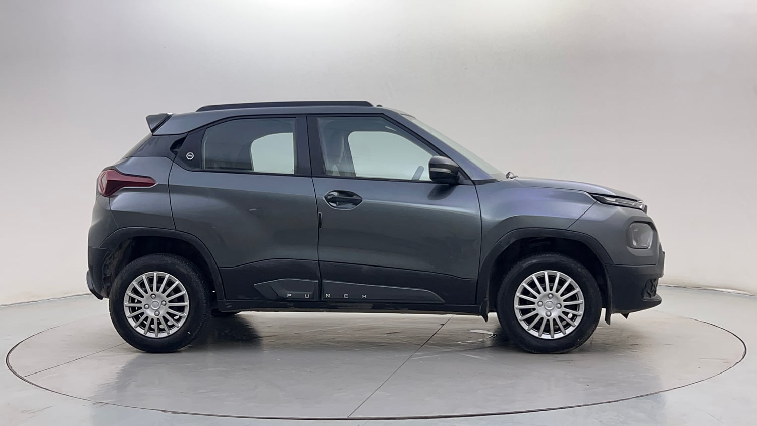 Used 2023 Tata Punch Pure MT Petrol Manual exterior RIGHT SIDE VIEW