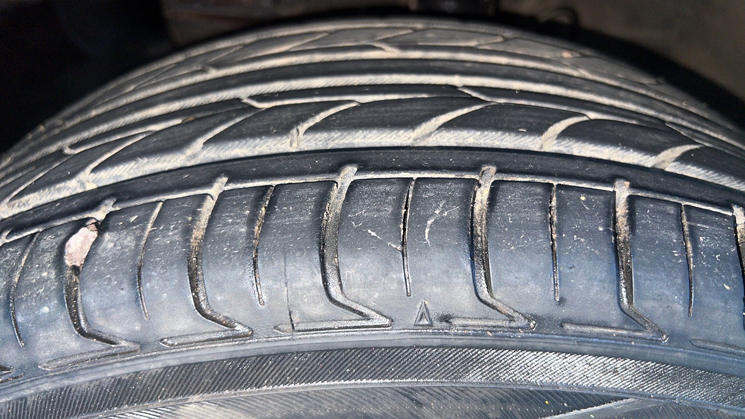 Used 2018 Hyundai Elite i20 Asta 1.4 (O) CRDi Diesel Manual tyres LEFT FRONT TYRE TREAD VIEW