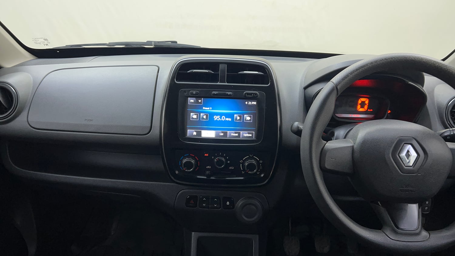 Used 2016 Renault Kwid RXT Petrol Manual interior MUSIC SYSTEM & AC CONTROL VIEW