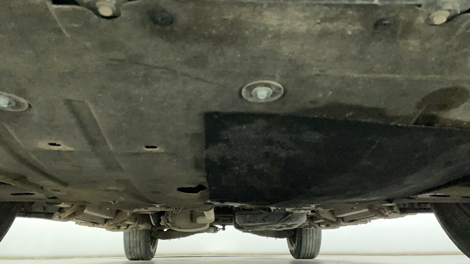 Used 2022 Mahindra XUV700 AX 3 Petrol MT 5 STR Petrol Manual extra FRONT LEFT UNDERBODY VIEW
