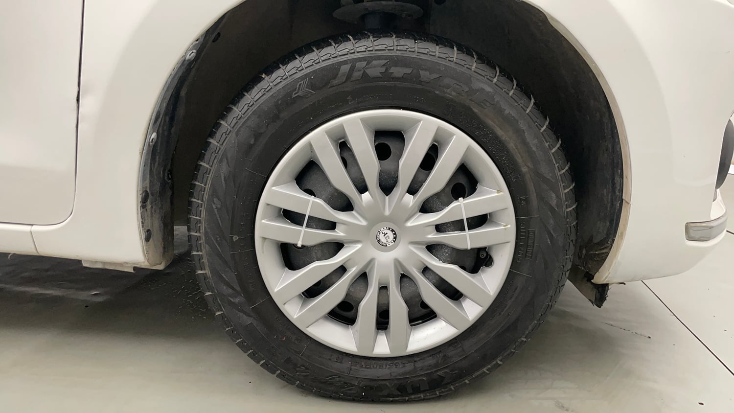 Used 2018 Maruti Suzuki Dzire VDi AMT Diesel Automatic tyres RIGHT FRONT TYRE RIM VIEW
