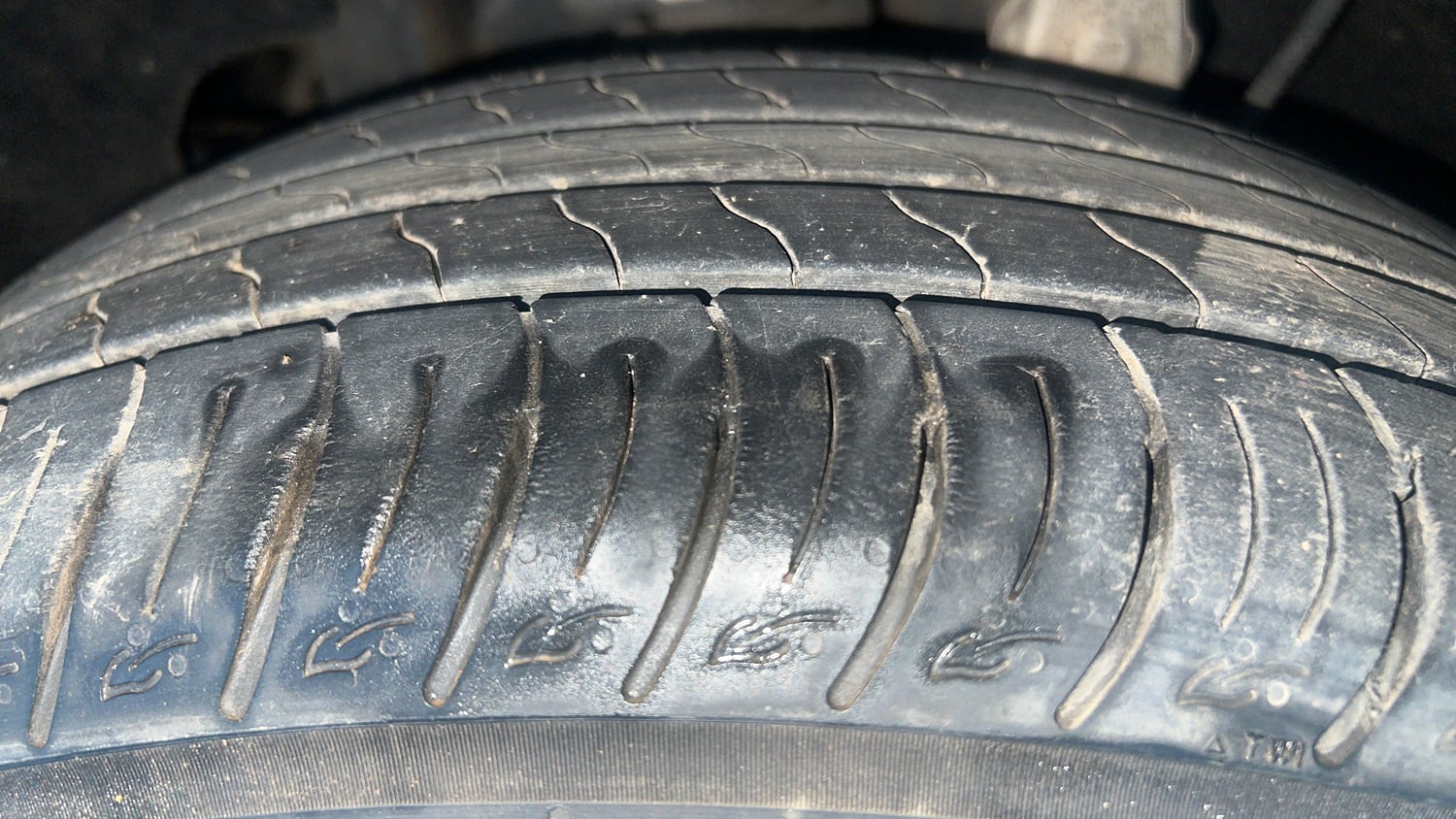 Used 2019 Mahindra Marazzo M6 7 STR Diesel Manual tyres LEFT FRONT TYRE TREAD VIEW