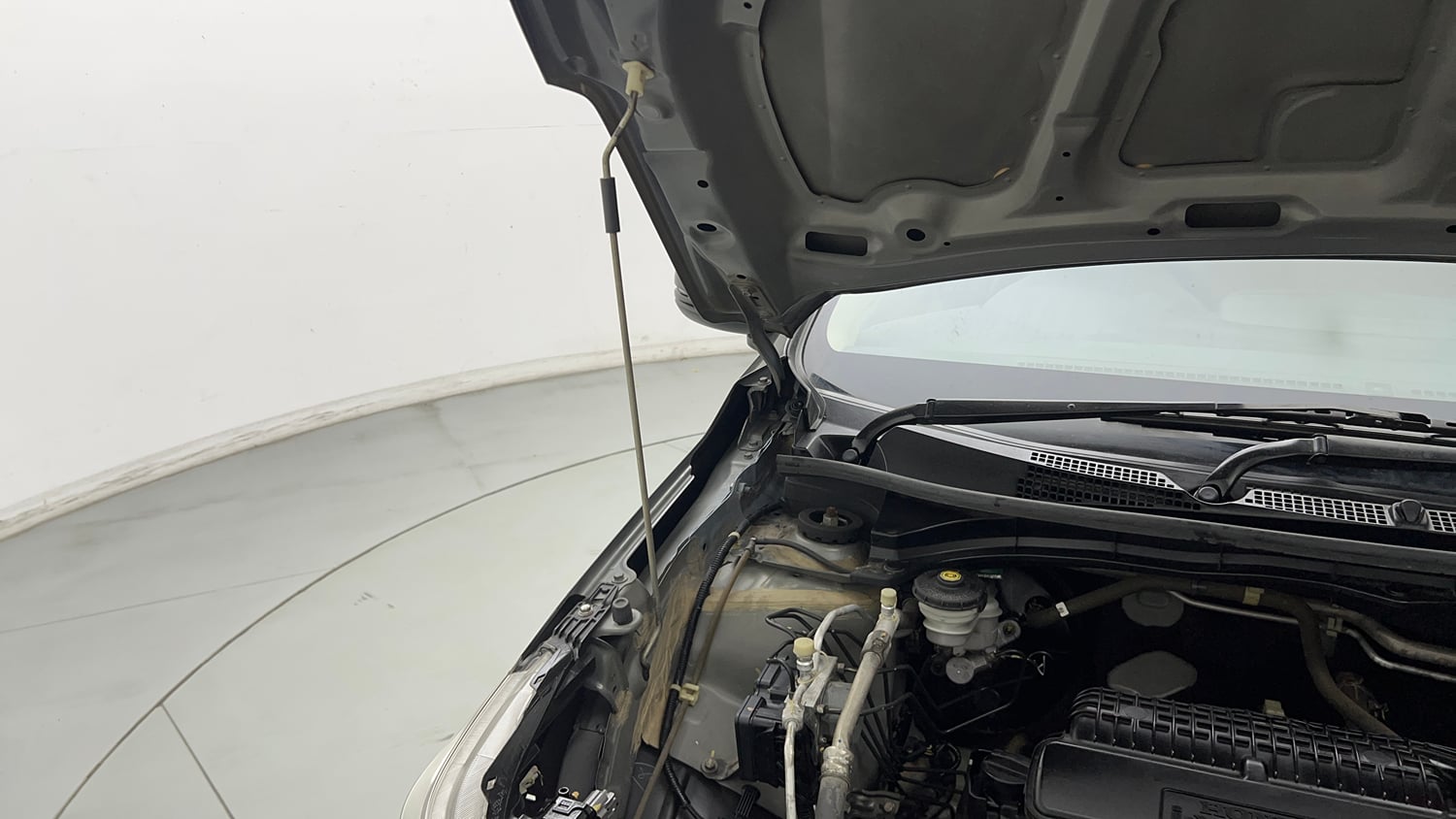 Used 2021 Honda Amaze 1.2 VX CVT Petrol Petrol Automatic engine ENGINE RIGHT SIDE HINGE & APRON VIEW