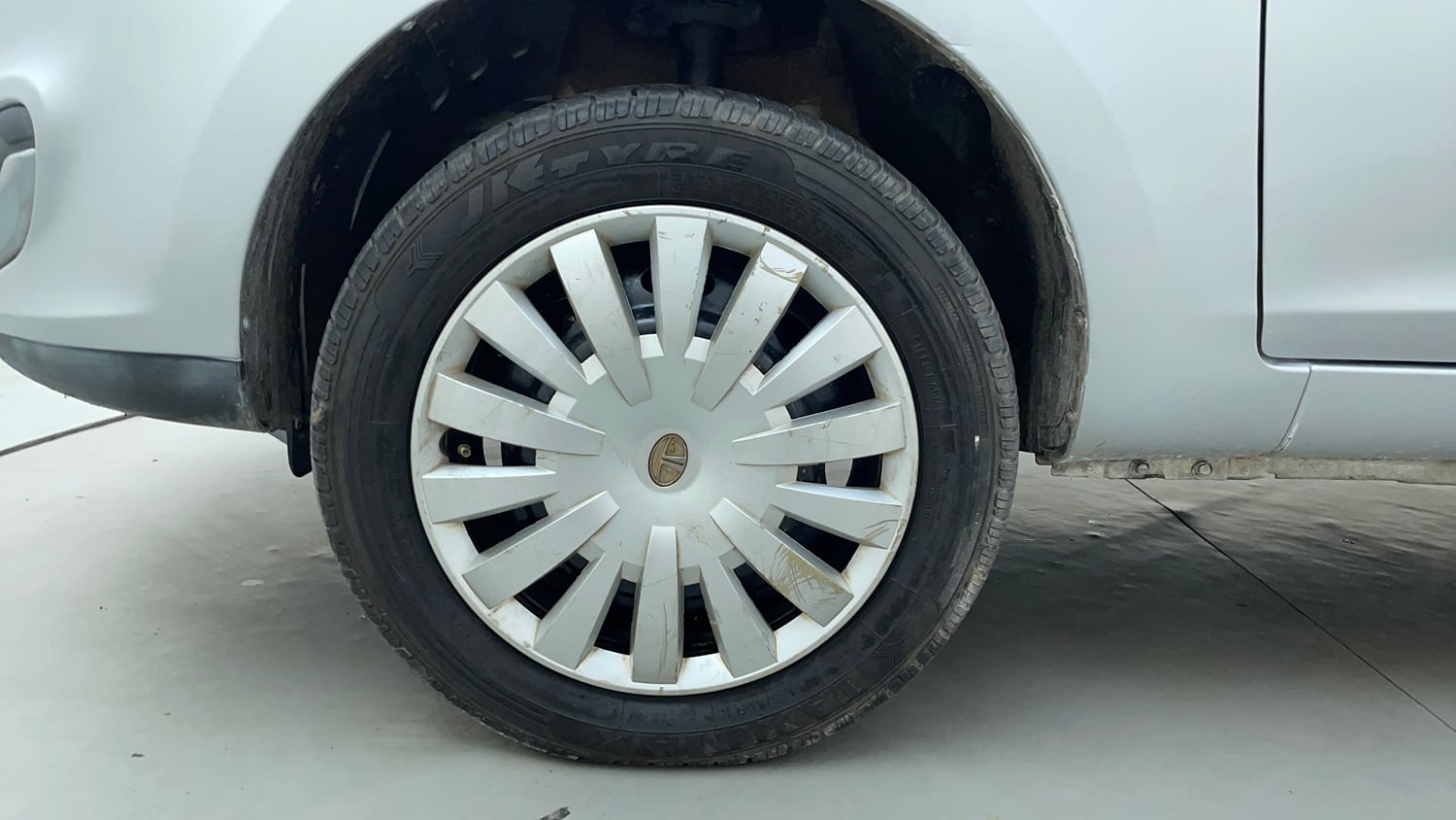 Used 2015 Tata Zest XM Petrol Petrol Manual tyres LEFT FRONT TYRE RIM VIEW