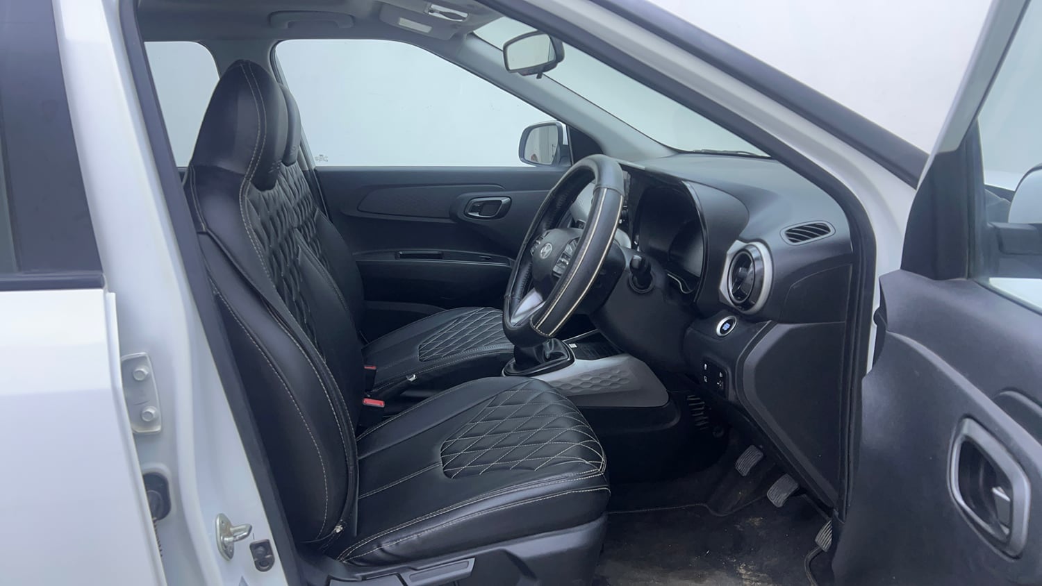 Used 2025 Hyundai Exter SX (O) Connect 1.2 MT Petrol Manual interior RIGHT SIDE FRONT DOOR CABIN VIEW