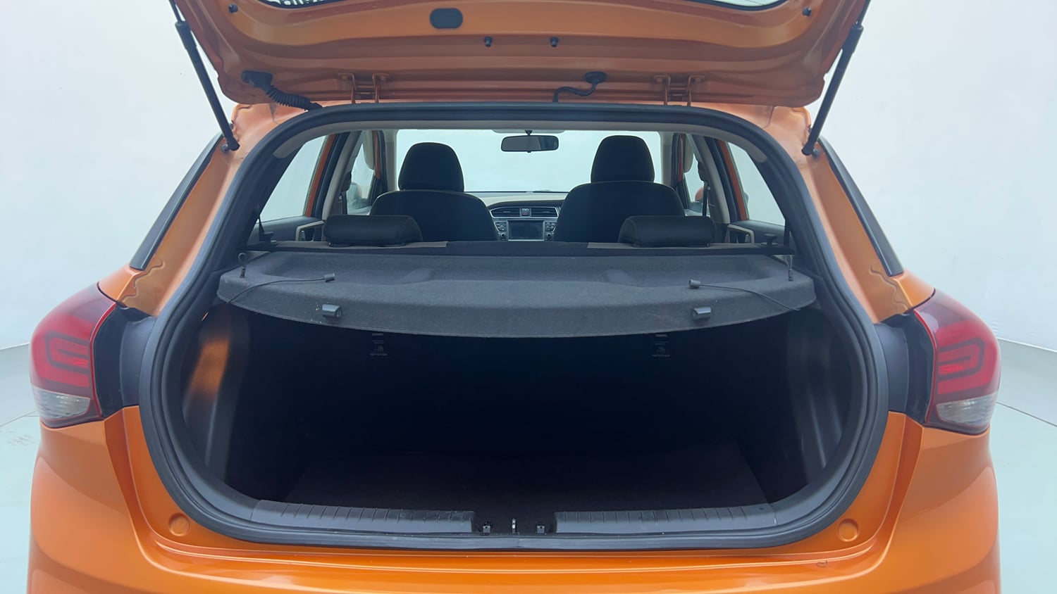 Used 2018 Hyundai Elite i20 Asta 1.4 (O) CRDi Diesel Manual interior DICKY INSIDE VIEW