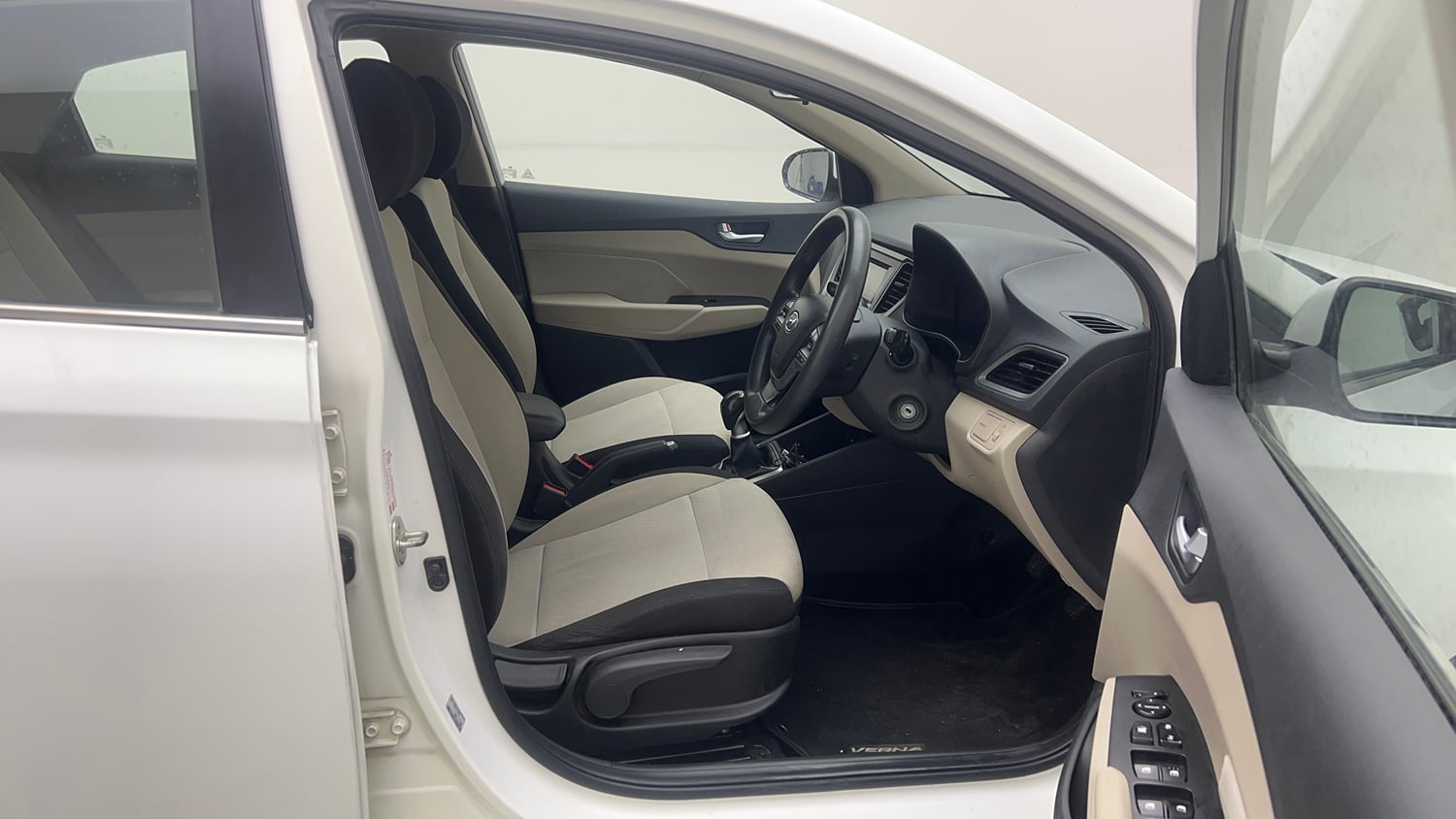 Used 2017 Hyundai Verna EX 1.6 VTVT Petrol Manual interior RIGHT SIDE FRONT DOOR CABIN VIEW