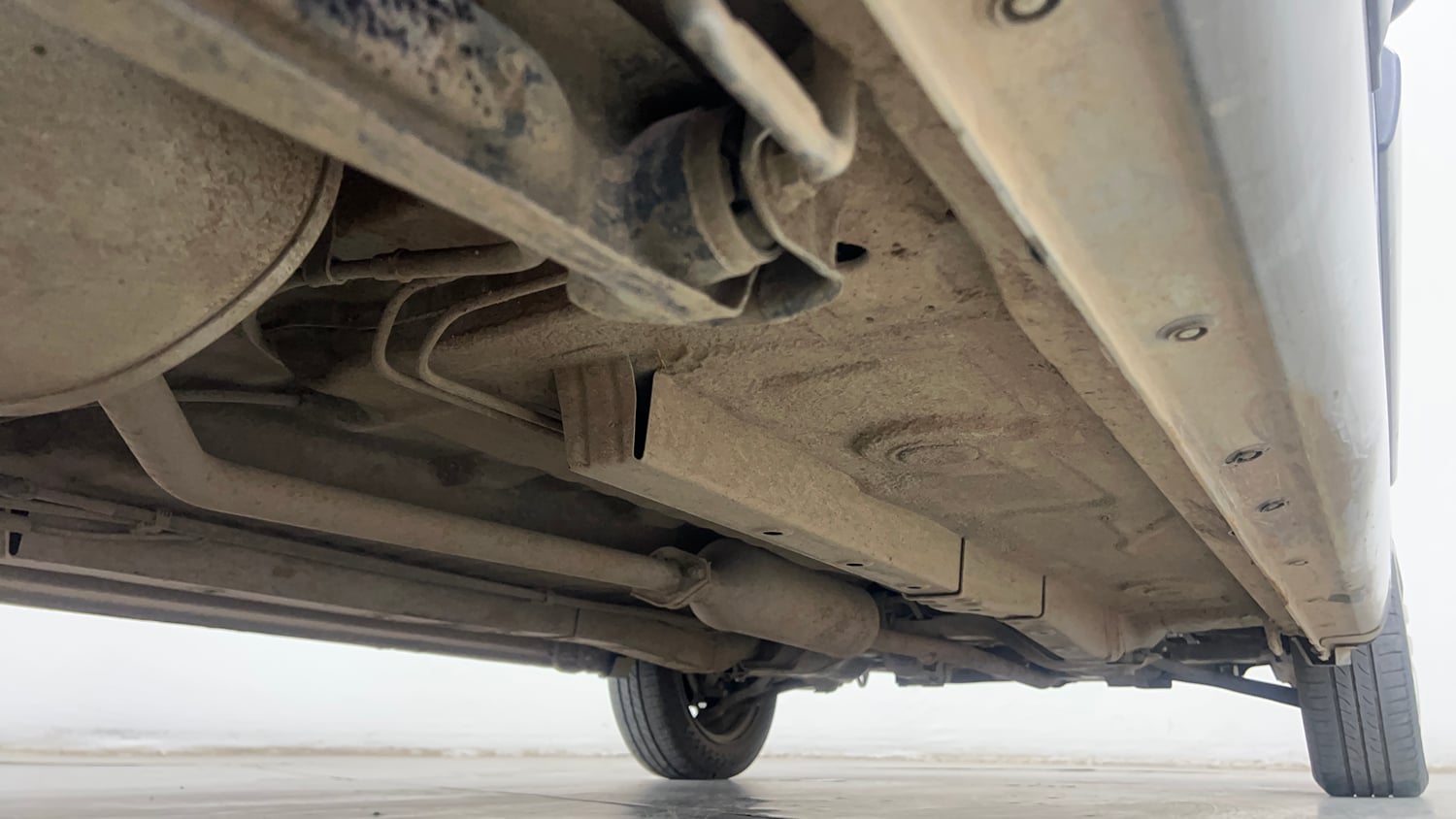 Used 2014 Maruti Suzuki Wagon R 1.0 VXI Petrol + CNG (Outside Fitted) Cng Manual extra REAR RIGHT UNDERBODY VIEW