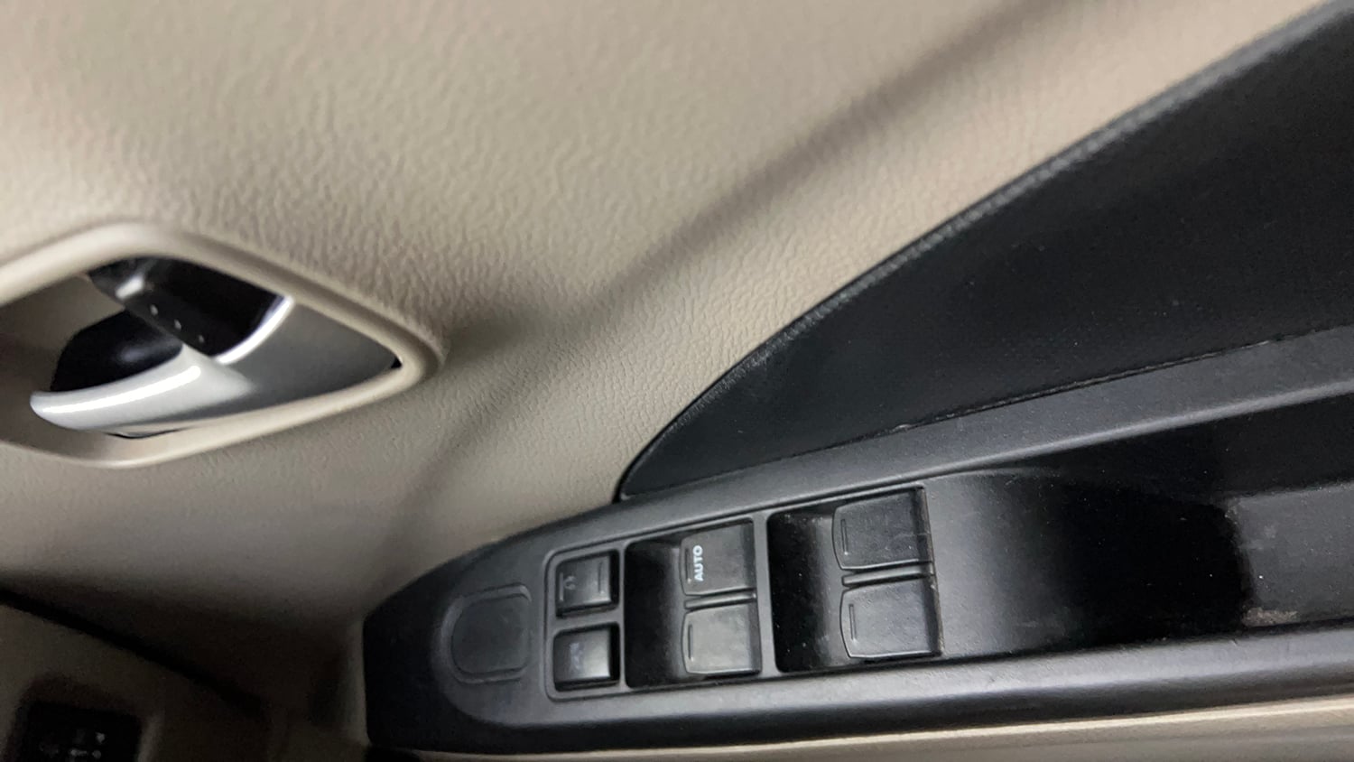 Used 2015 Maruti Suzuki Celerio VXi Petrol Manual top_features Power windows