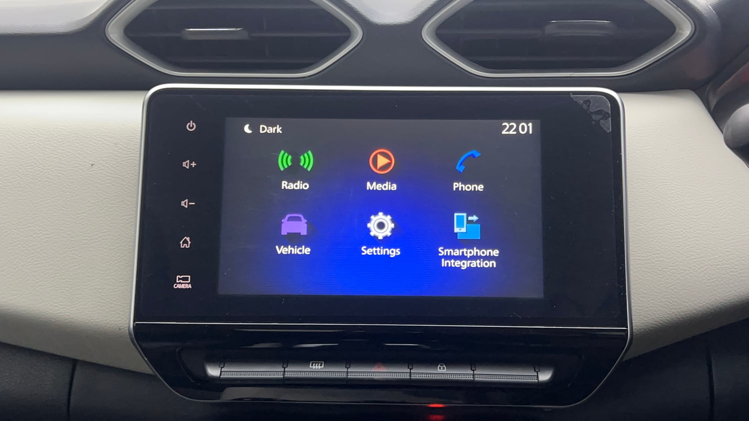 Used 2021 Nissan Magnite XV Dual Tone Petrol Manual top_features Touch screen infotainment system