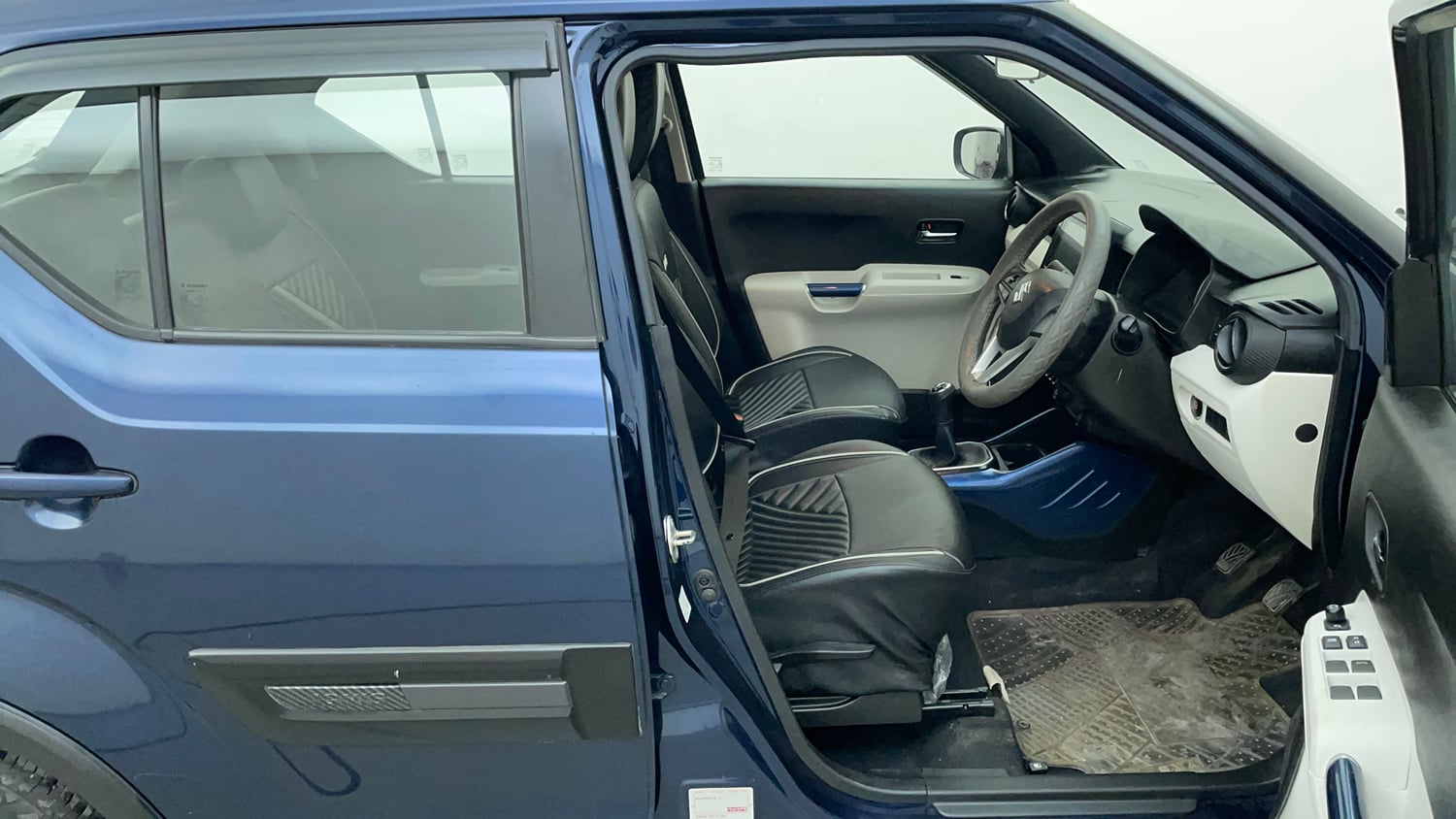Used 2022 Maruti Suzuki Ignis Alpha 1.2 MT Petrol Manual interior RIGHT SIDE FRONT DOOR CABIN VIEW