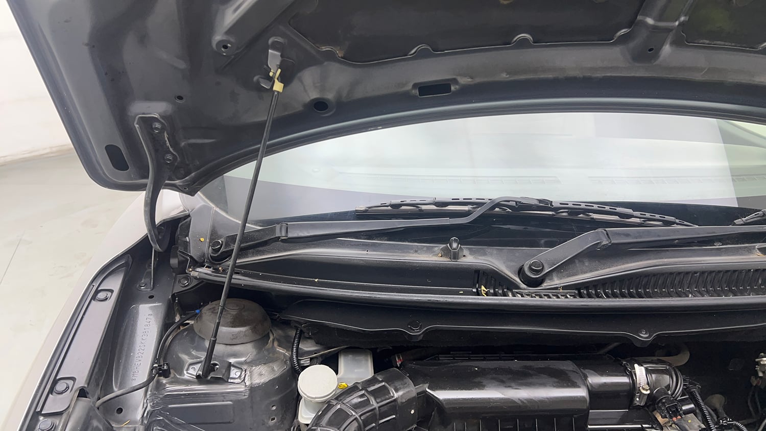 Used 2019 Maruti Suzuki Baleno Zeta Automatic Petrol Automatic engine ENGINE RIGHT SIDE HINGE & APRON VIEW