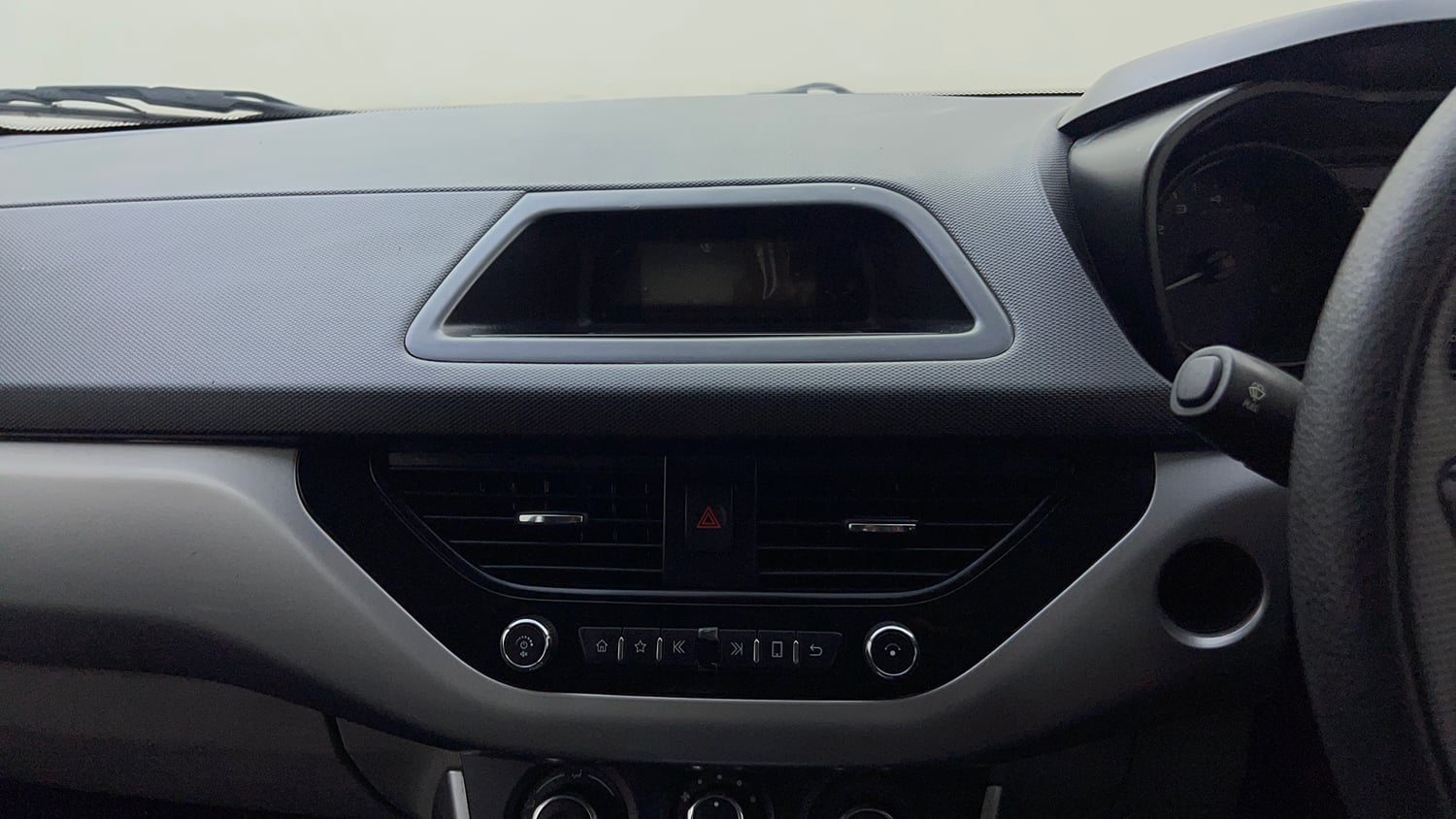 Used 2019 Tata Nexon XMA Petrol Petrol Automatic top_features Integrated (in-dash) music system
