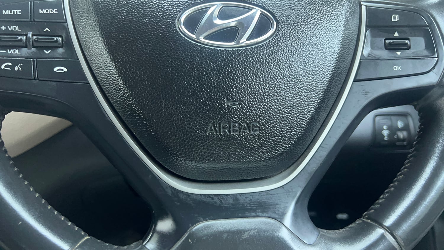 Used 2018 Hyundai Elite i20 Asta 1.4 (O) CRDi Diesel Manual top_features Airbags