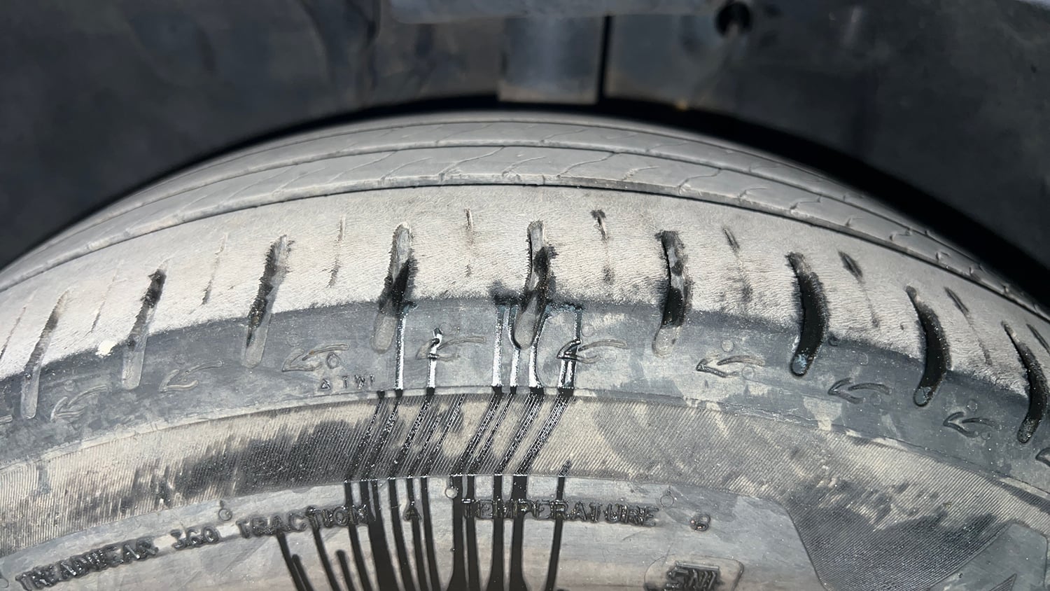 Used 2023 Tata Altroz XZ Petrol Petrol Manual tyres LEFT FRONT TYRE TREAD VIEW
