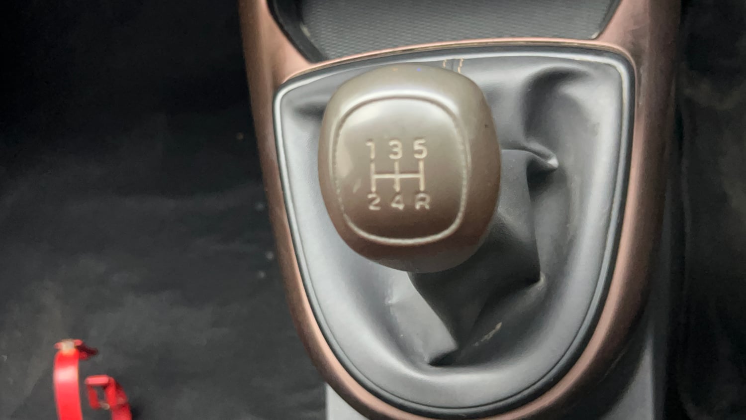 Used 2022 Hyundai Aura S 1.2 CNG Cng Manual interior GEAR  KNOB VIEW