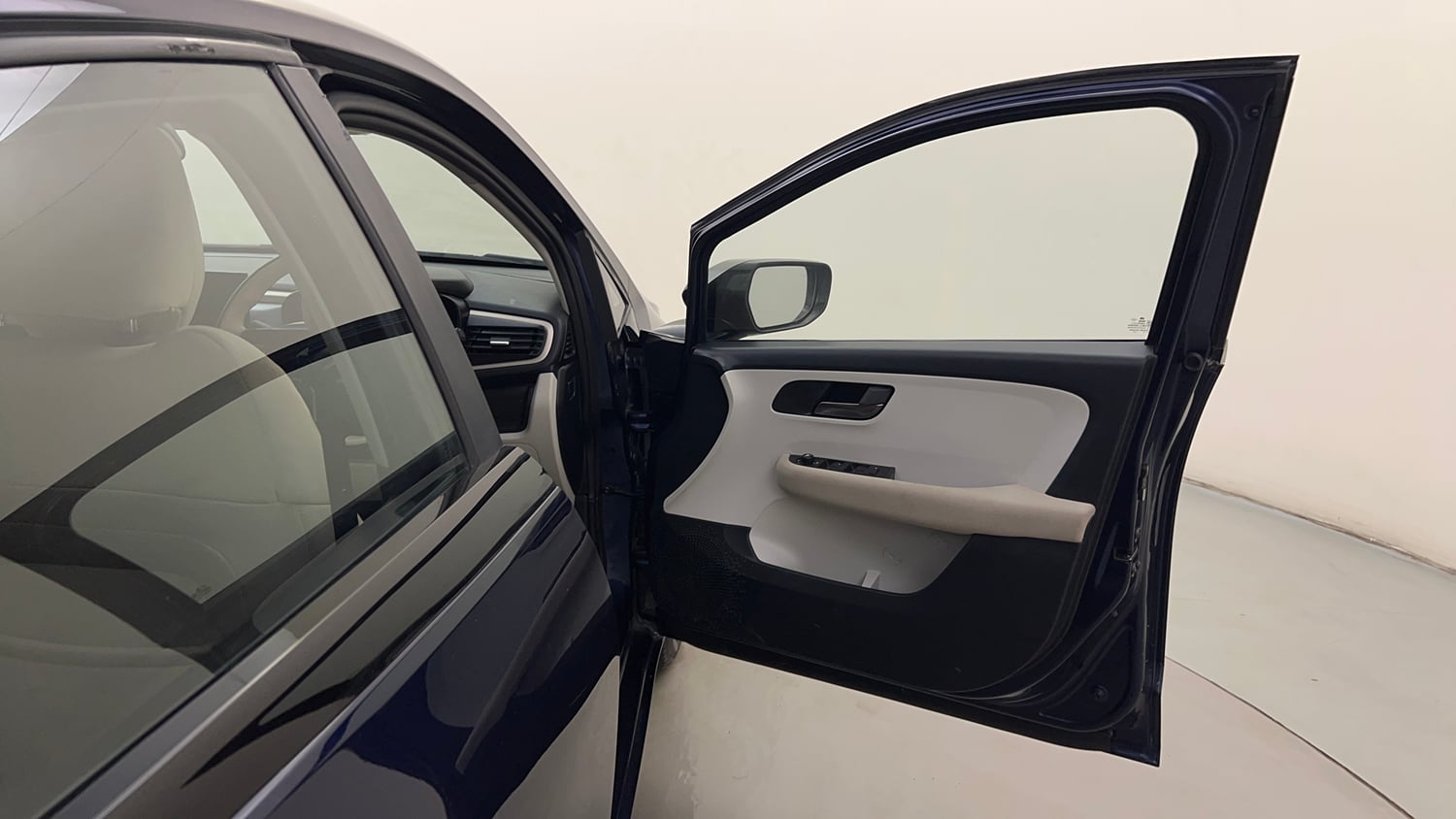 Used 2025 Tata Altroz Accomplished S Petrol 5MT Petrol Manual interior RIGHT FRONT DOOR OPEN VIEW