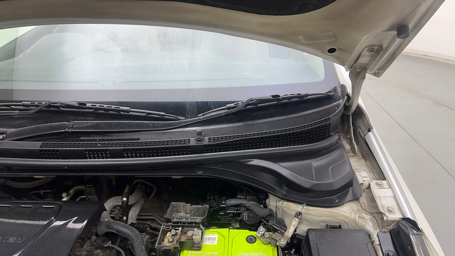 Used 2017 Hyundai Verna EX 1.6 VTVT Petrol Manual engine ENGINE LEFT SIDE HINGE & APRON VIEW