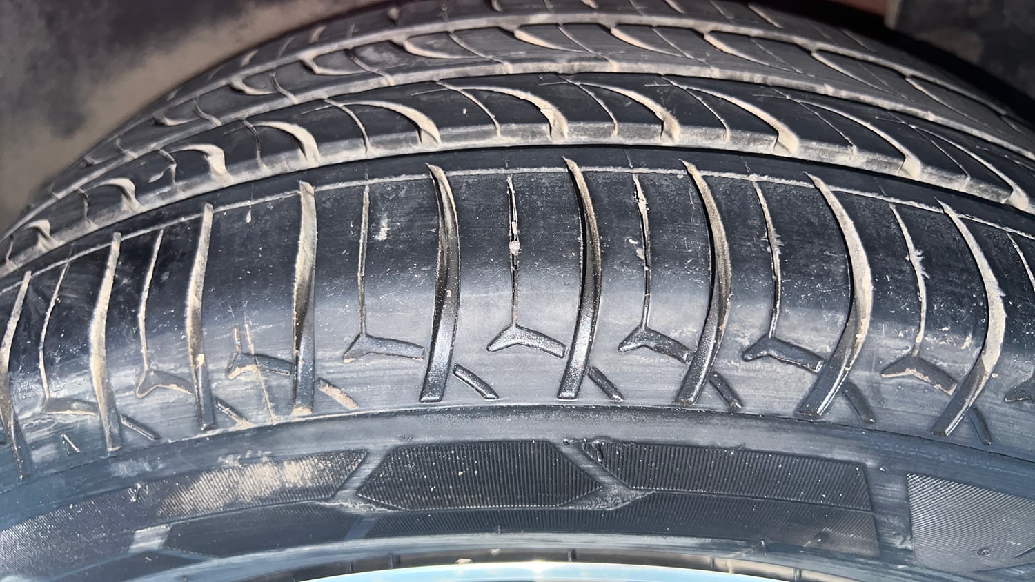 Used 2017 Maruti Suzuki Dzire ZXi Plus Petrol Manual tyres LEFT REAR TYRE TREAD VIEW