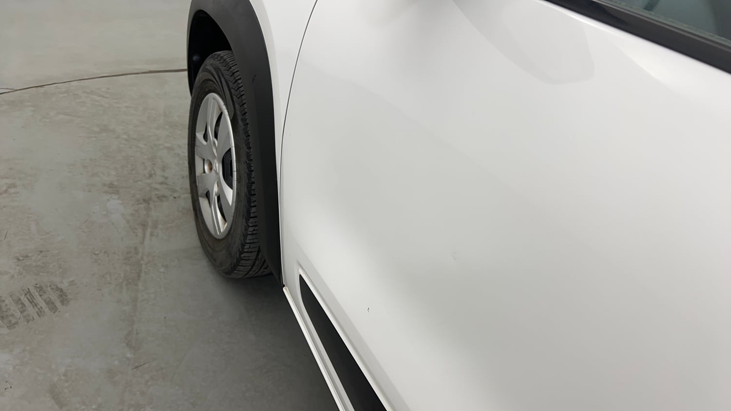 Used 2016 Renault Kwid RXT Petrol Manual dents MINOR SCRATCH