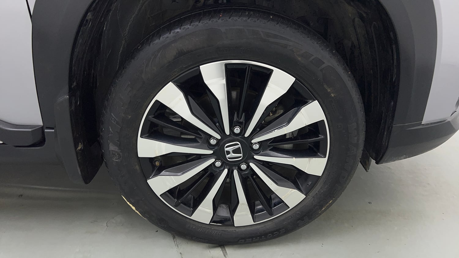 Used 2025 Honda Elevate ZX CVT Petrol Automatic tyres RIGHT FRONT TYRE RIM VIEW