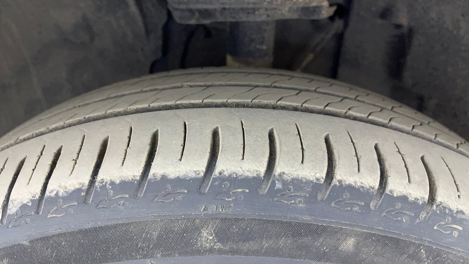 Used 2024 Tata Altroz XZA Plus (S) Lux Petrol Petrol Automatic tyres LEFT FRONT TYRE TREAD VIEW