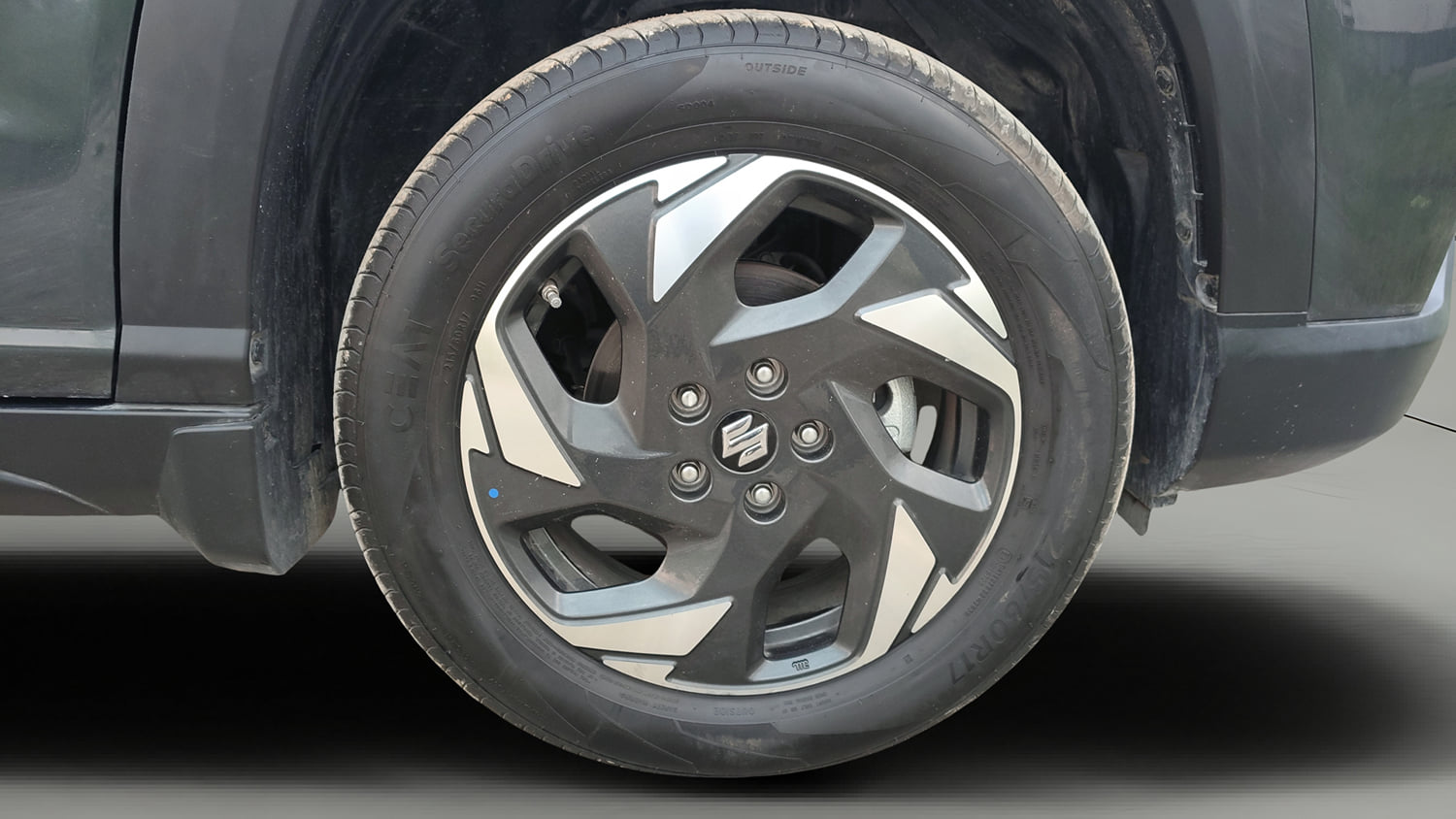 Used 2026 Maruti Suzuki Victoris ZXI+ (O) AT 2W (ADAS) Petrol Automatic tyres RIGHT FRONT TYRE RIM VIEW