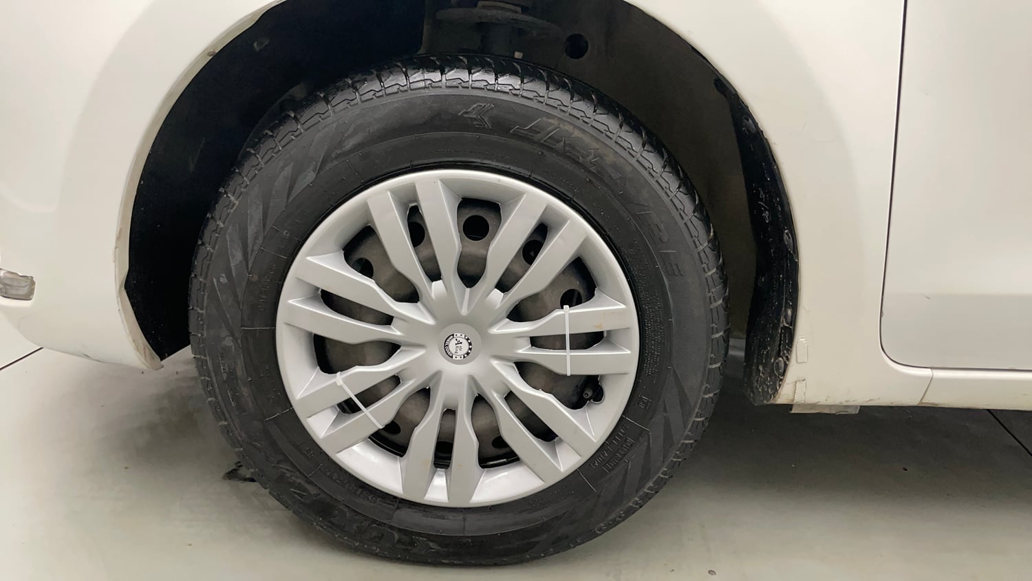 Used 2018 Maruti Suzuki Dzire VDi AMT Diesel Automatic tyres LEFT FRONT TYRE RIM VIEW