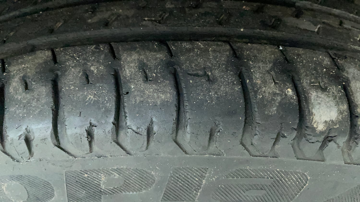 Used 2020 Maruti Suzuki Swift VXi AMT Petrol Automatic tyres RIGHT FRONT TYRE TREAD VIEW