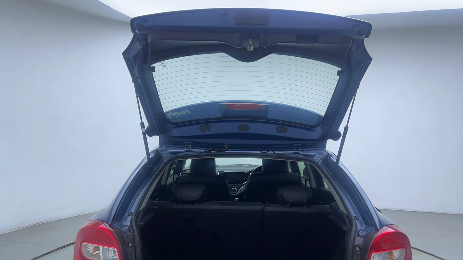Used 2018 Maruti Suzuki Baleno Alpha 1.2 Petrol Manual interior DICKY DOOR OPEN VIEW