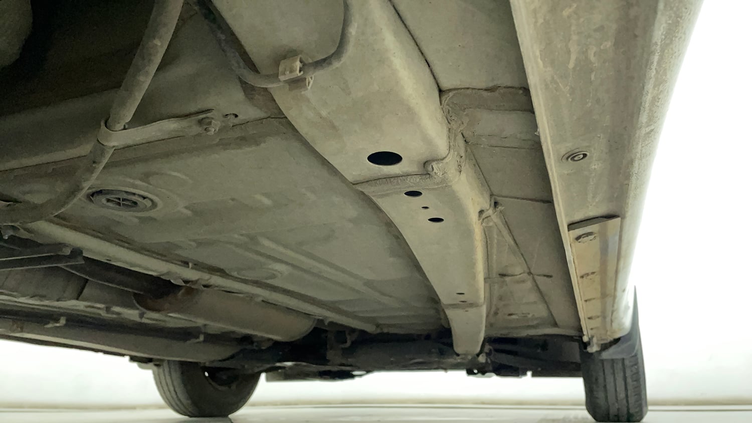 Used 2020 Maruti Suzuki Swift VXi AMT Petrol Automatic extra REAR RIGHT UNDERBODY VIEW