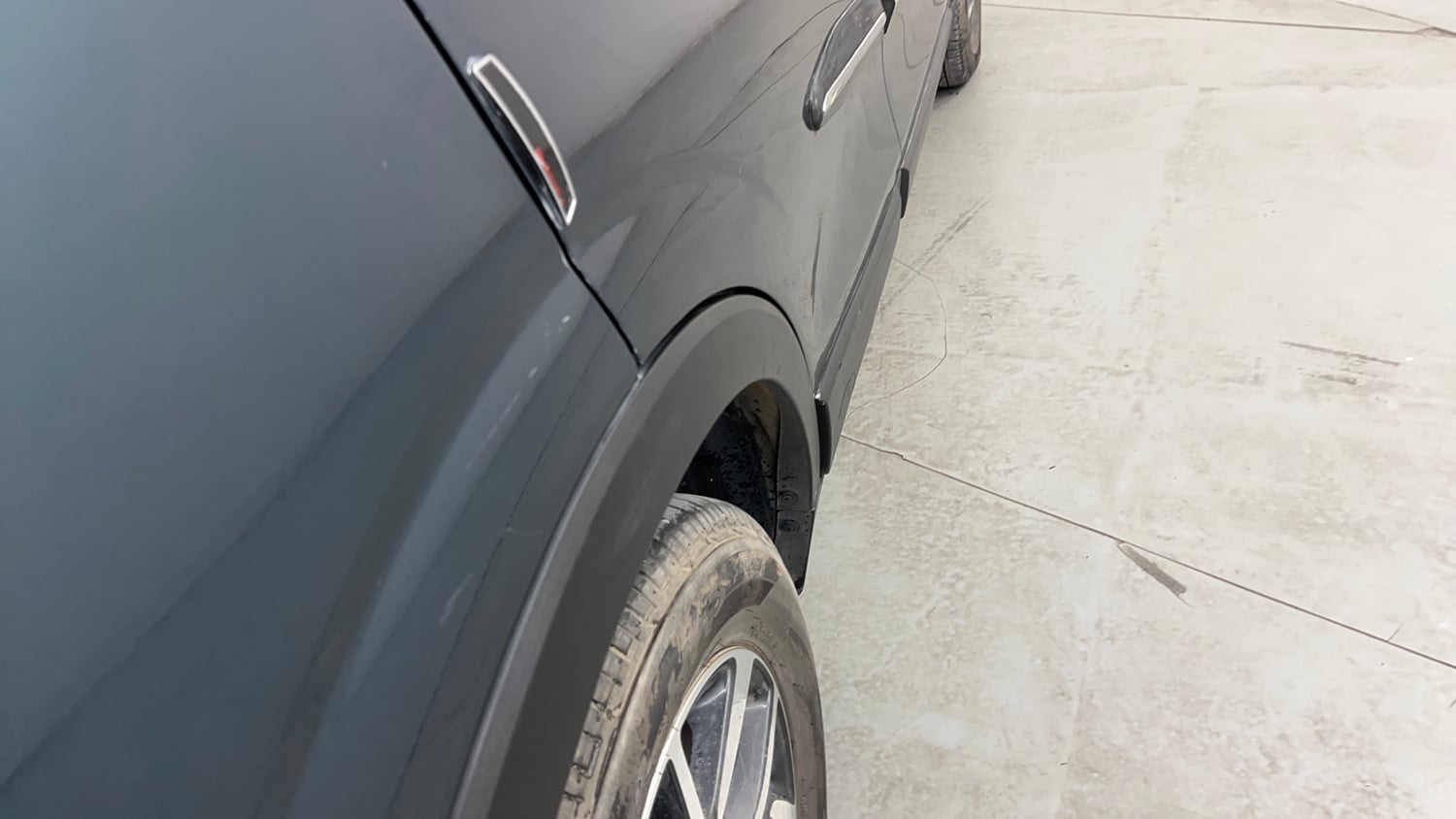Used 2023 Mahindra XUV 300 W8 (O) 1.2 Petrol AMT Petrol Automatic dents MINOR SCRATCH