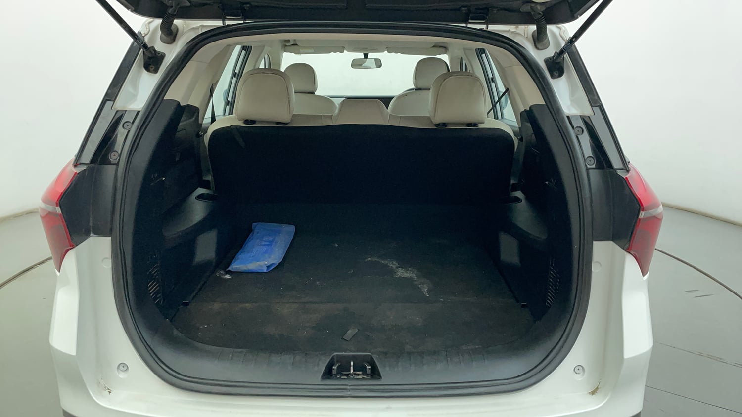 Used 2022 Mahindra XUV700 AX 3 Petrol MT 5 STR Petrol Manual interior DICKY INSIDE VIEW