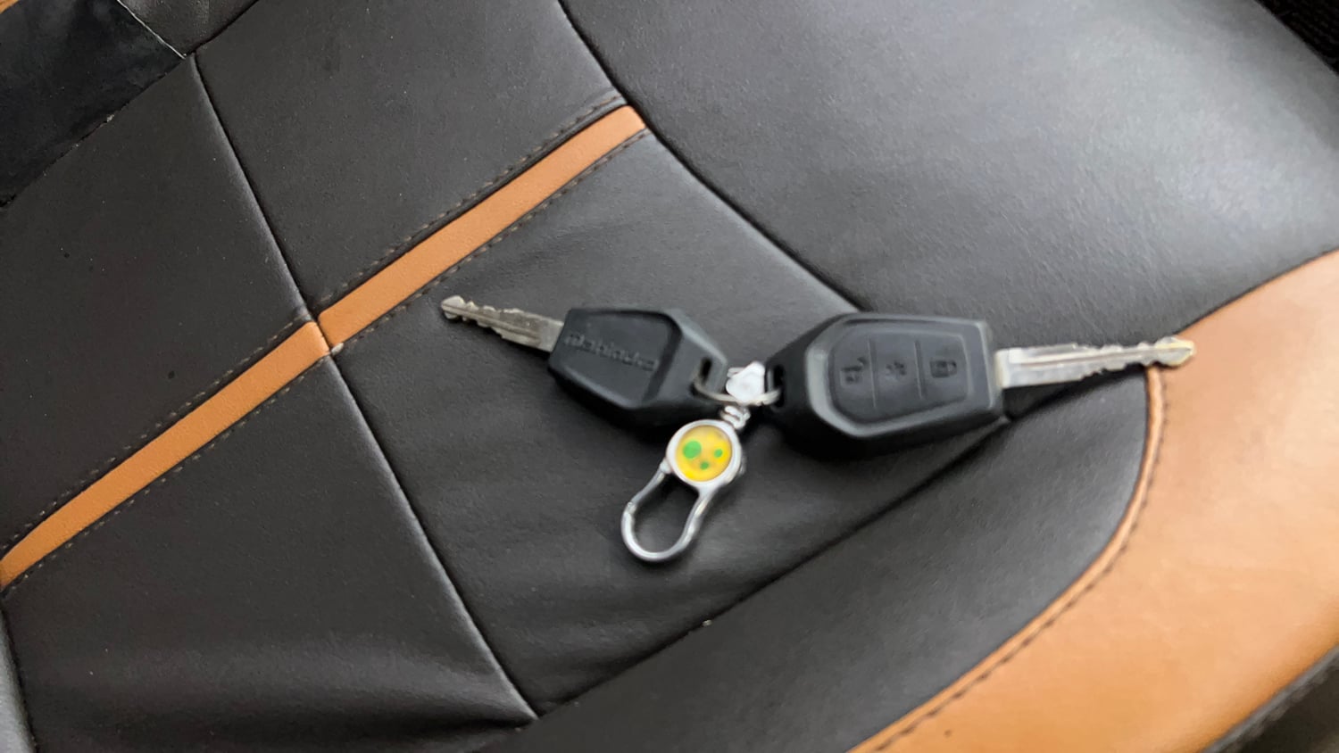 Used 2016 Mahindra TUV300 T8 mHAWK100 Diesel Manual extra CAR KEY VIEW
