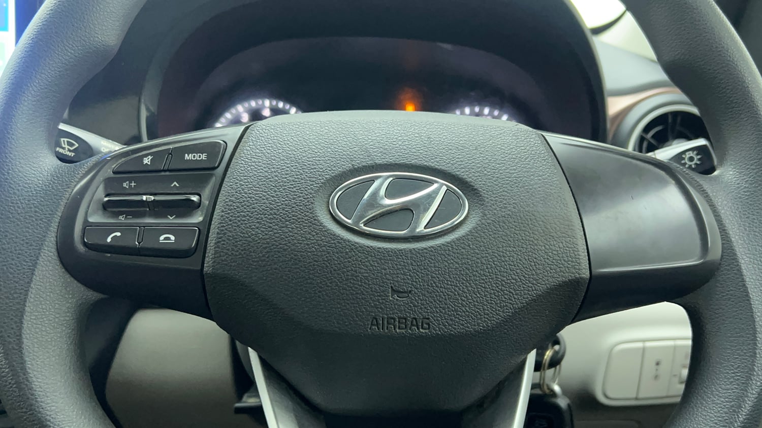 Used 2022 Hyundai Aura S 1.2 CNG Cng Manual top_features Steering mounted controls
