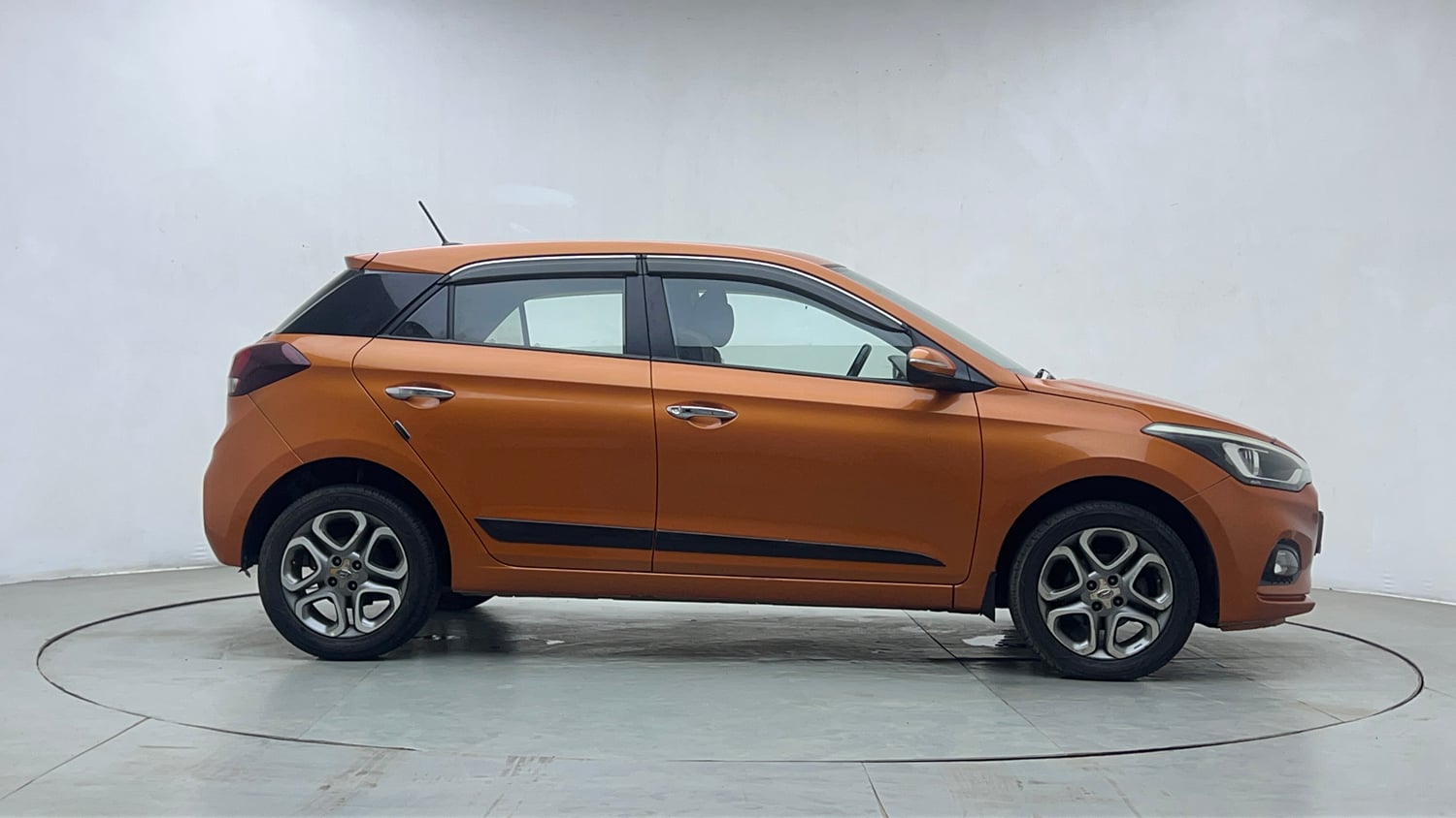 Used 2018 Hyundai Elite i20 Asta 1.4 (O) CRDi Diesel Manual exterior RIGHT SIDE VIEW