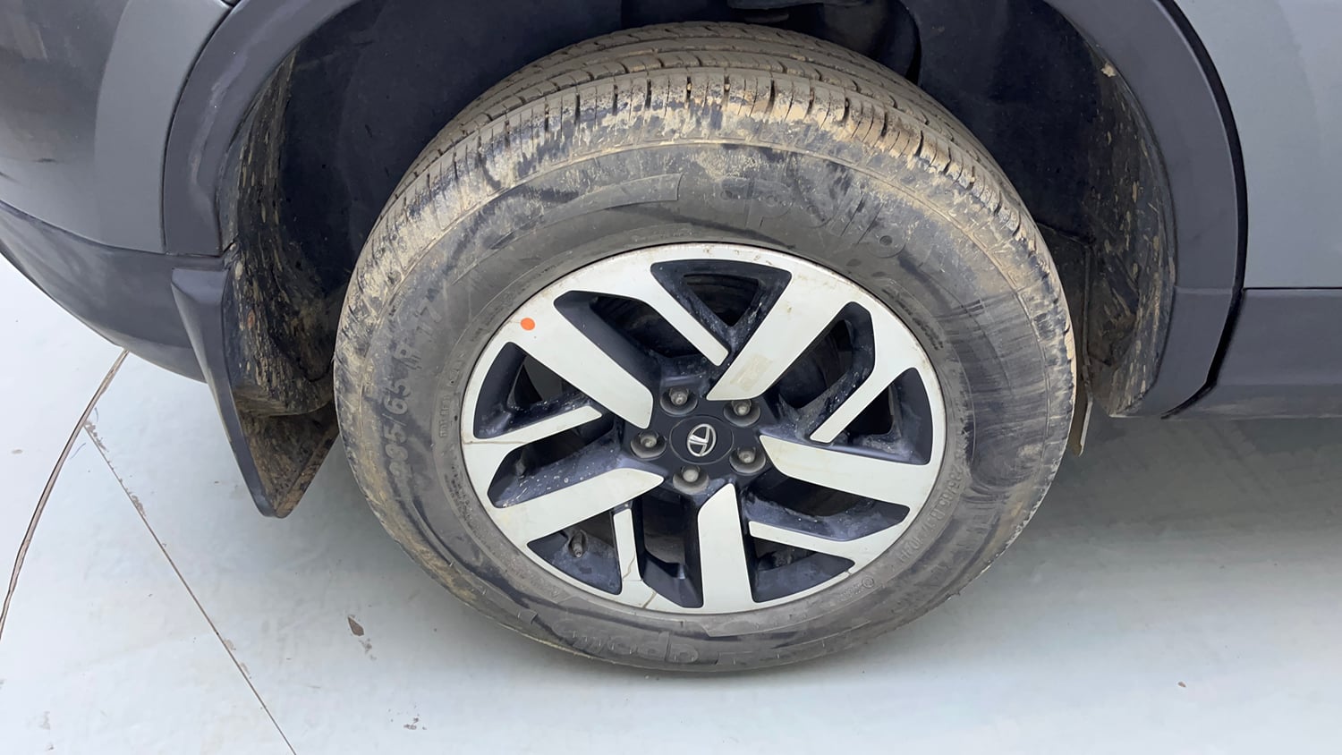 Used 2022 Tata Harrier XZ Plus Diesel Manual tyres RIGHT REAR TYRE RIM VIEW