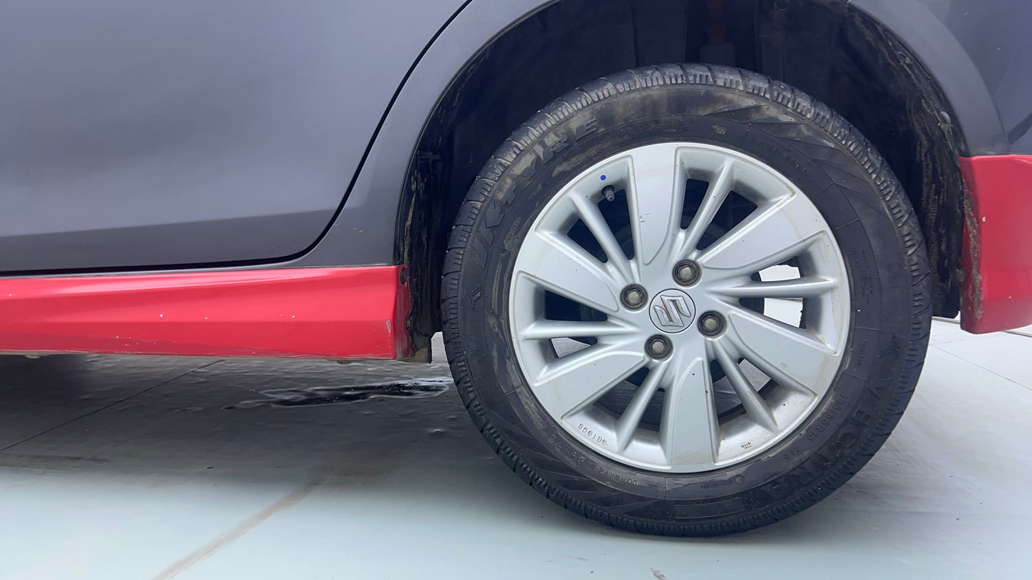 Used 2017 Maruti Suzuki Swift ZXi Petrol Manual tyres LEFT REAR TYRE RIM VIEW