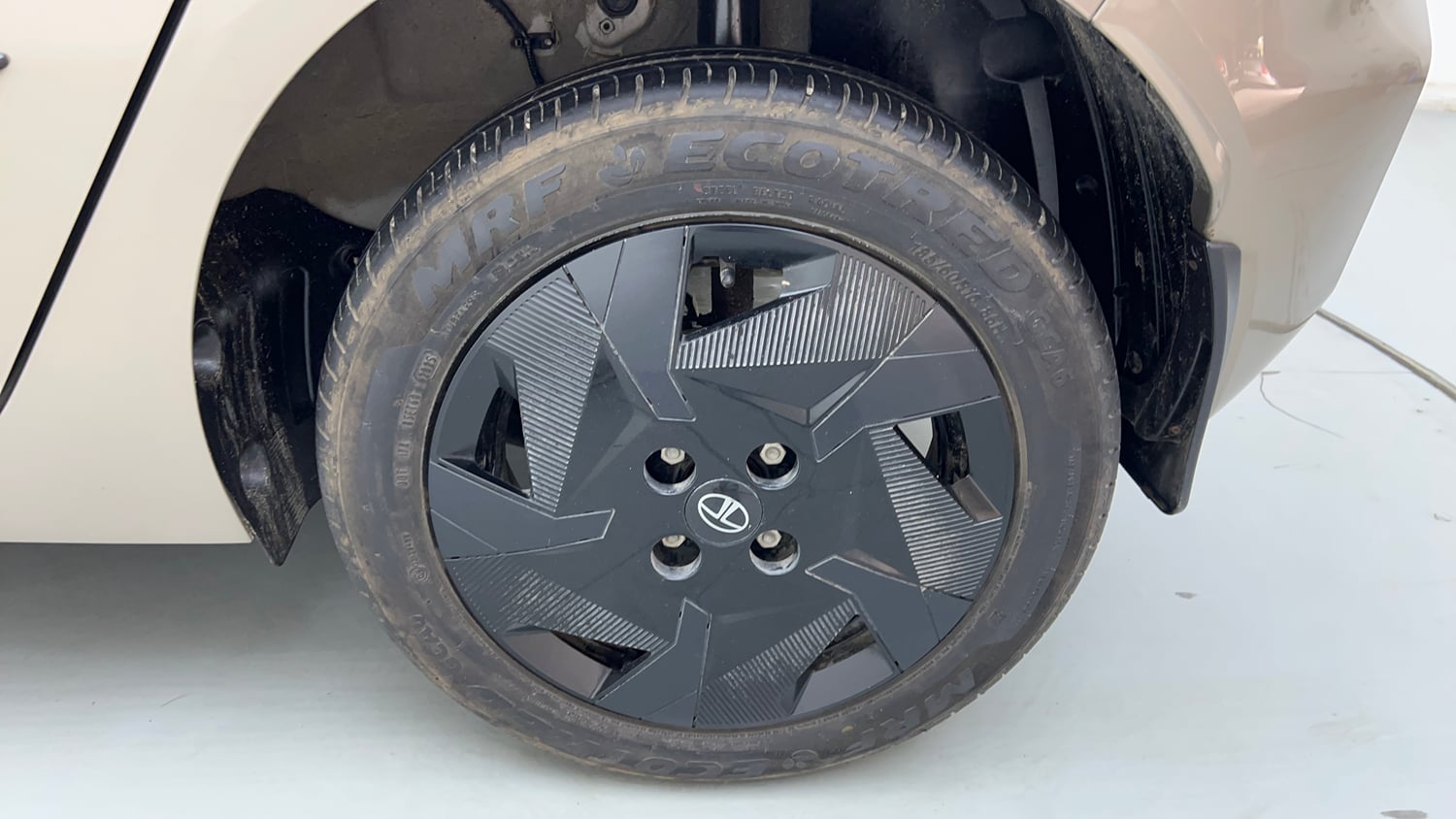 Used 2025 Tata Altroz Creative S Petrol 5AMT Petrol Automatic tyres LEFT REAR TYRE RIM VIEW