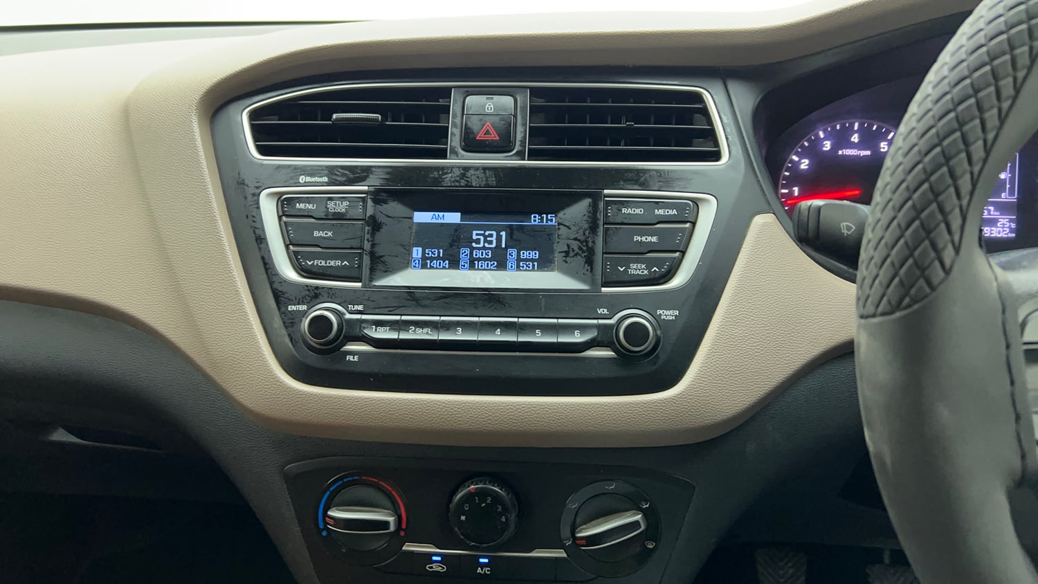 Used 2019 Hyundai Elite i20 Magna Plus 1.2 Petrol Manual top_features Integrated (in-dash) music system