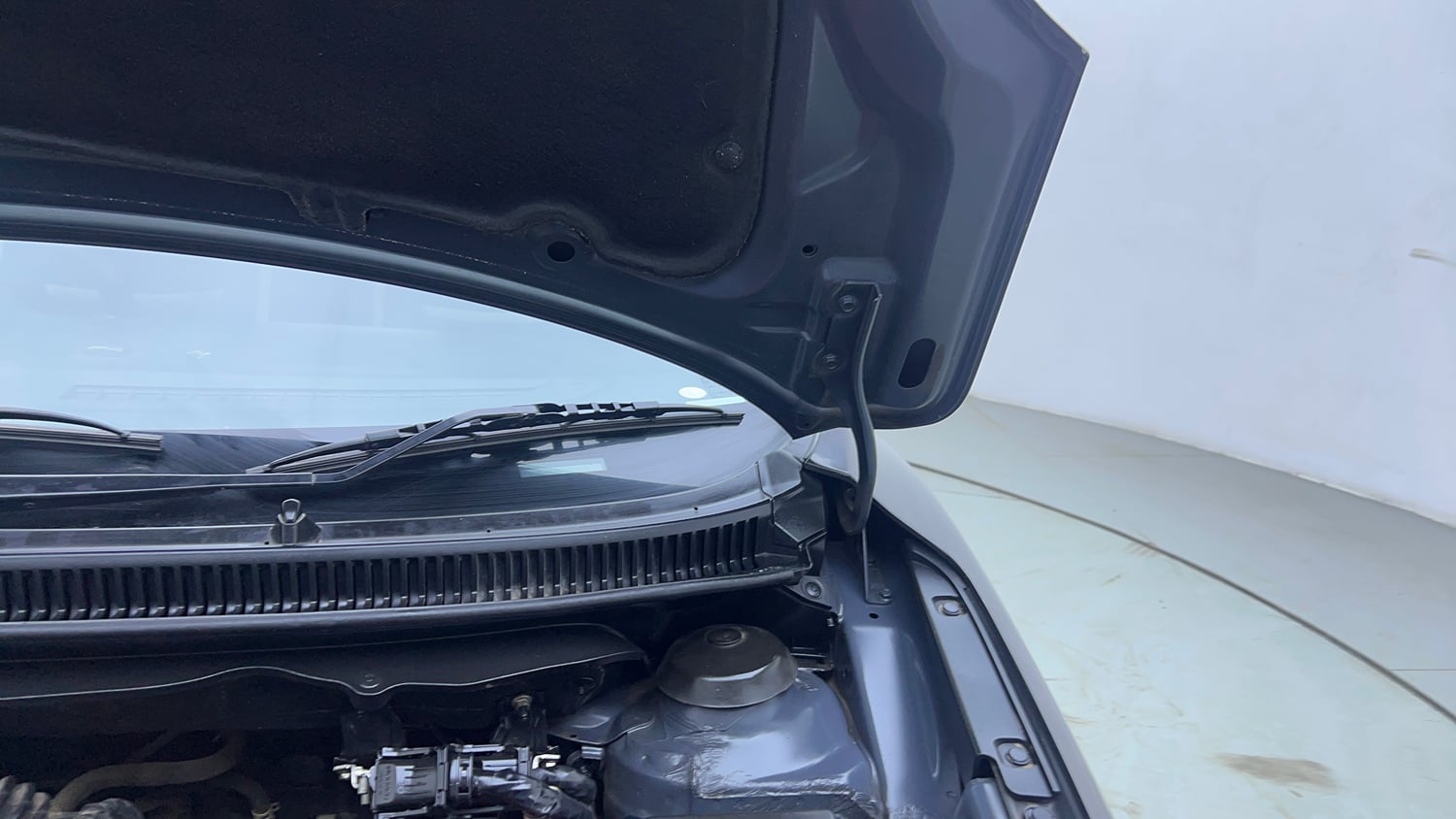 Used 2018 Maruti Suzuki Baleno Delta 1.2 Petrol Manual engine ENGINE LEFT SIDE HINGE & APRON VIEW